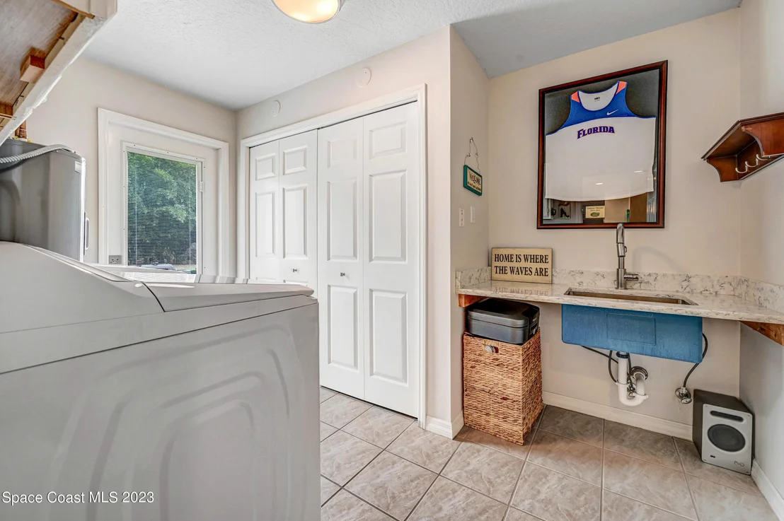 Photo of 2225 Royal Oaks Drive