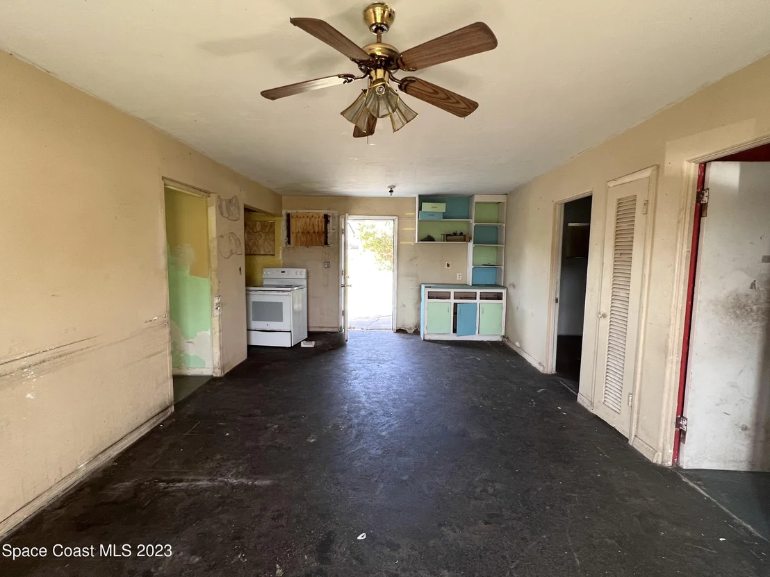 Photo of 2216 Pineapple Avenue