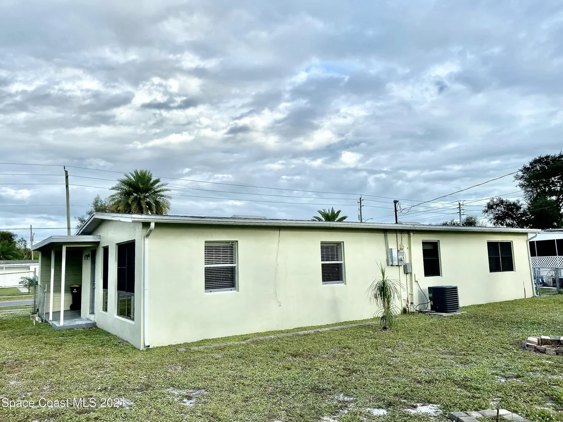 Photo of 1010 Bianca Drive NE