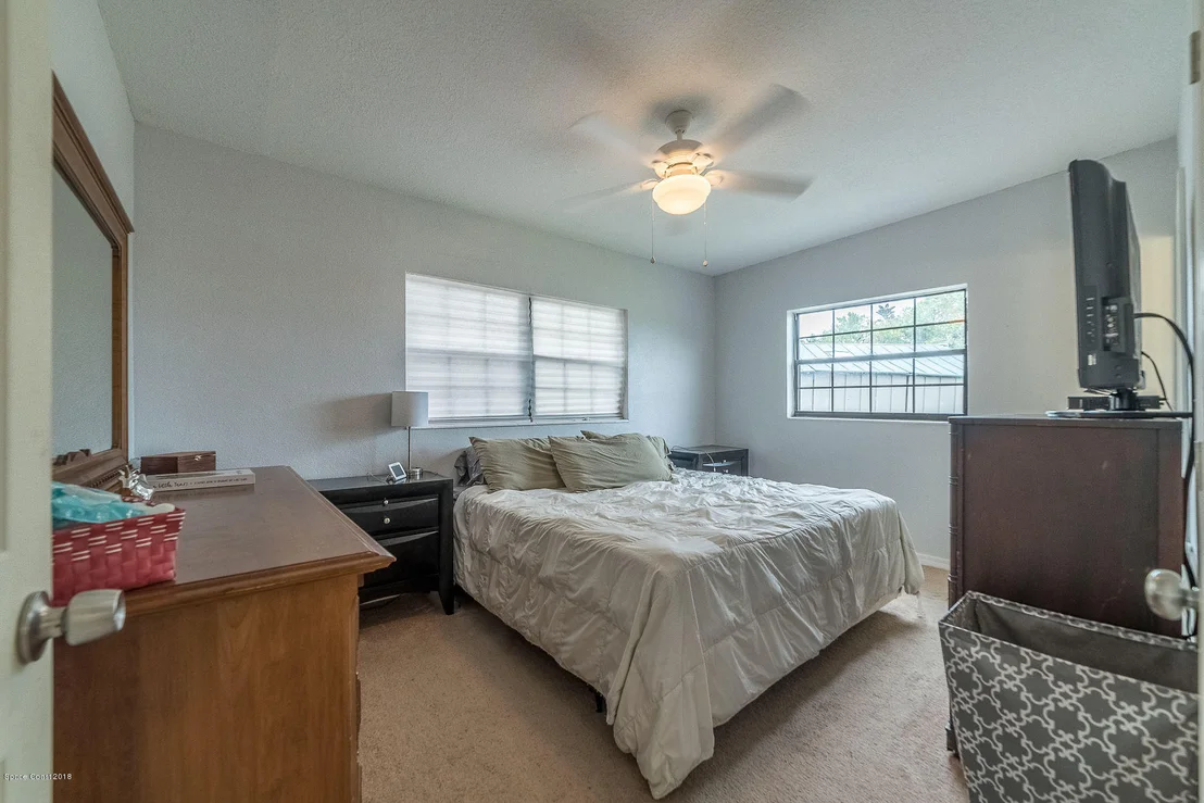 Photo of 812 W Highland Drive