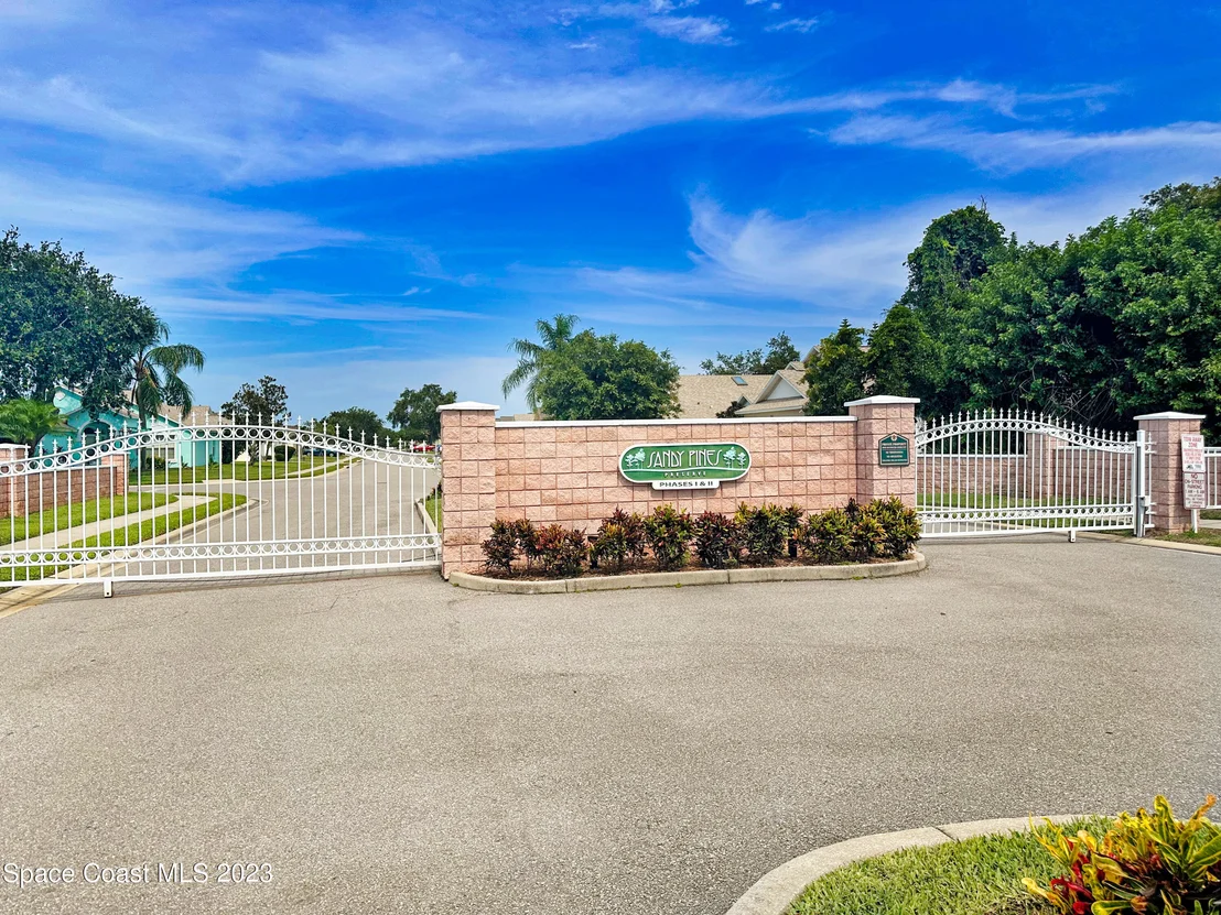 Photo of 974 Pine Creek Circle NE