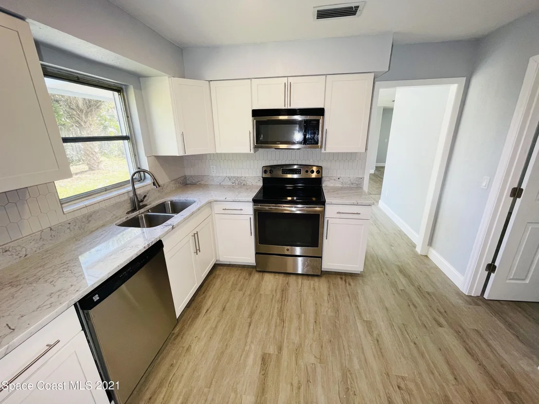 Photo of 996 Nicklaus Drive