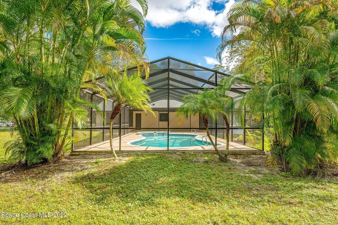Photo of 1807 Live Oak Drive N