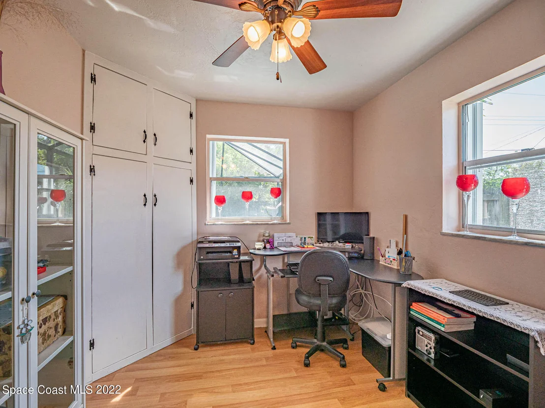 Photo of 931 Bianca Drive NE