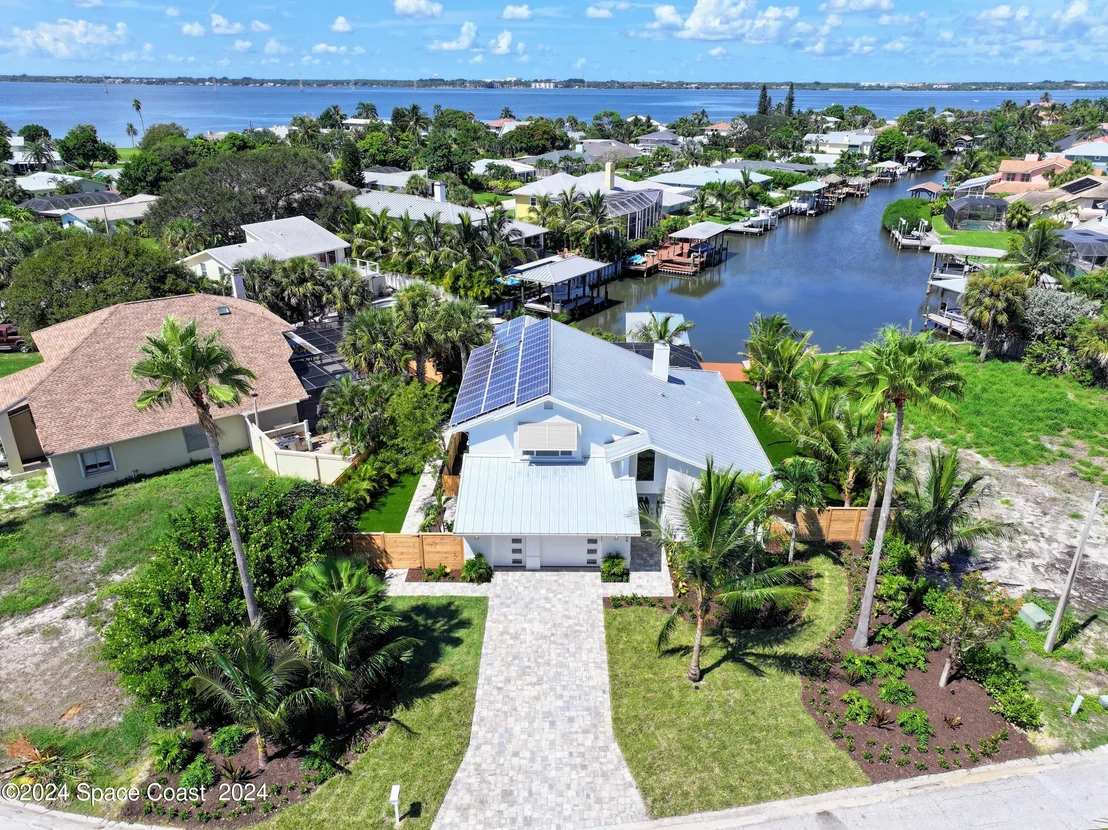 Photo of 396 Riverview Lane