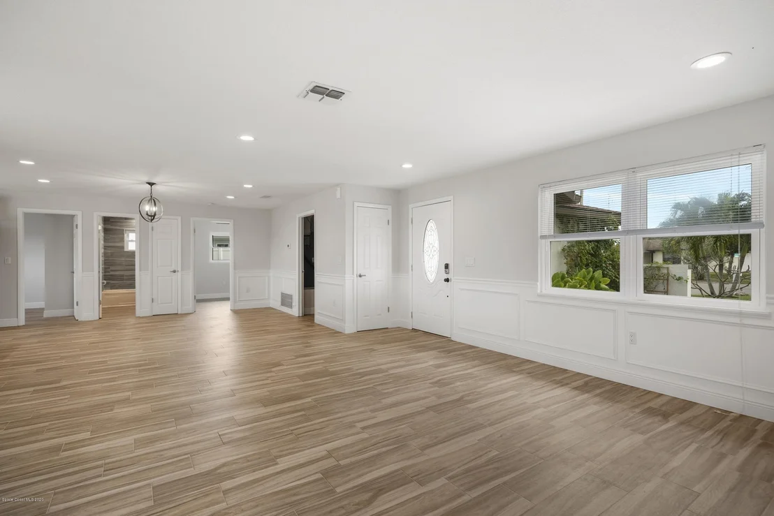 Photo of 541 Biscayne Drive