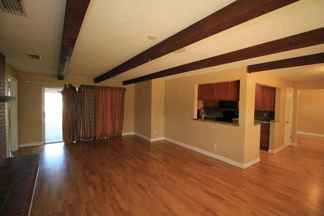 Photo of 1441 Meadowbrook Road NE