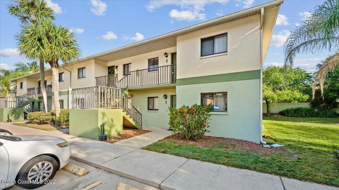Photo of Unit 215 at 1720 Murrell Road