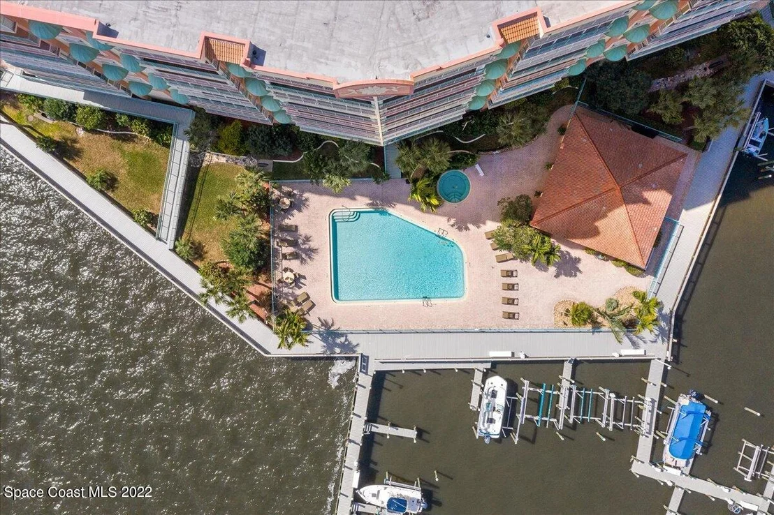Photo of Unit 705 at 102 Riverside Drive