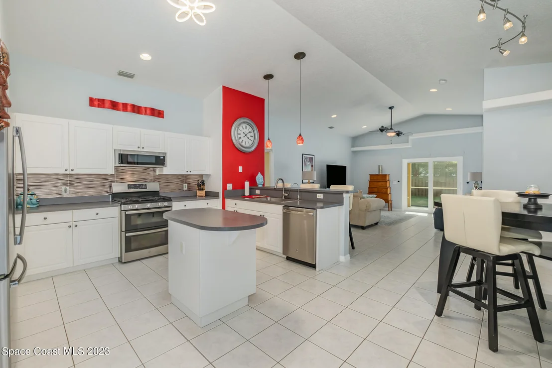 Photo of 918 Pine Creek Circle NE