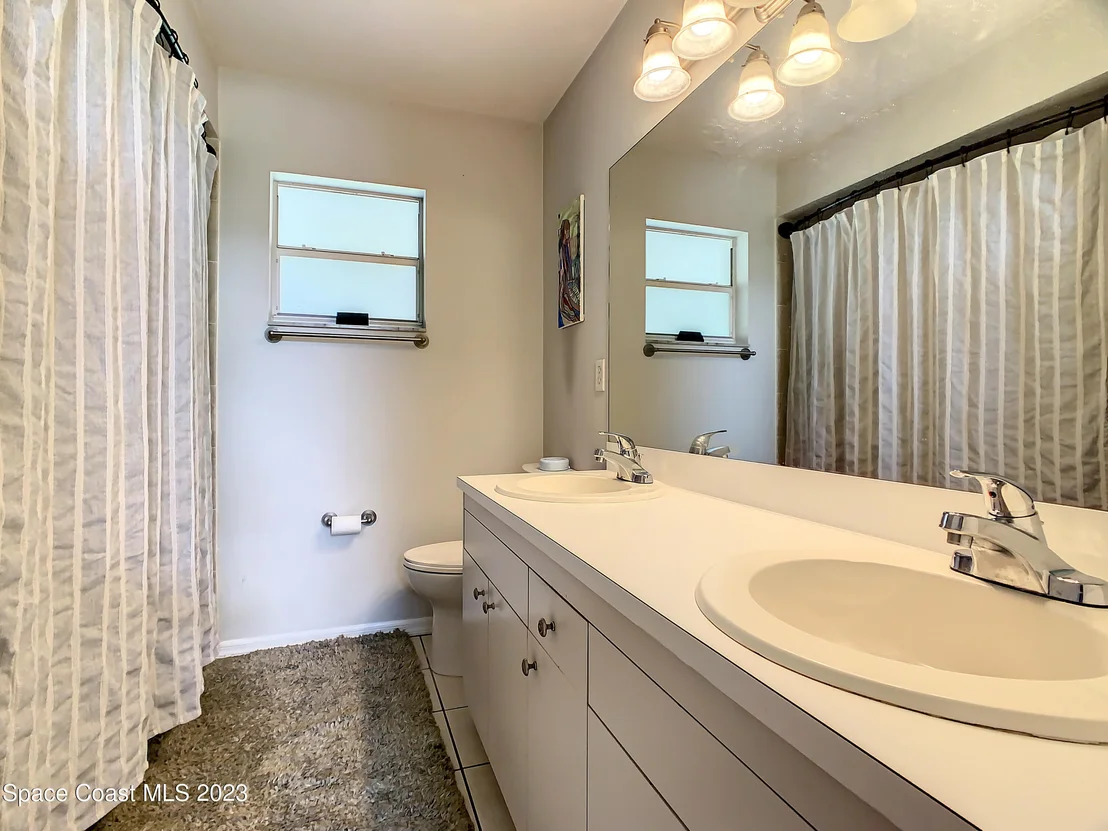 Photo of 6440 Aberfoyle Avenue