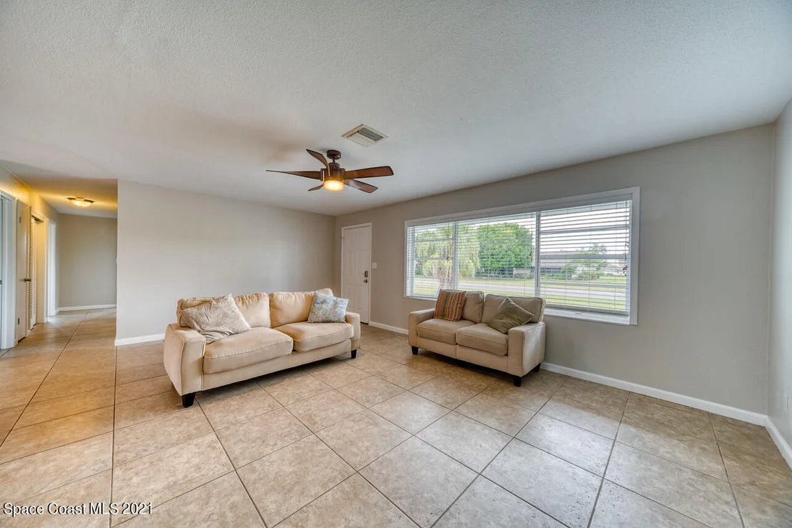 Photo of 1215 Pinetree Drive