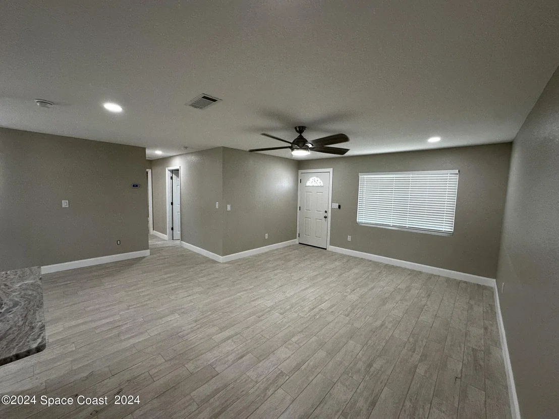 Photo of 1171 Abbey Circle NE