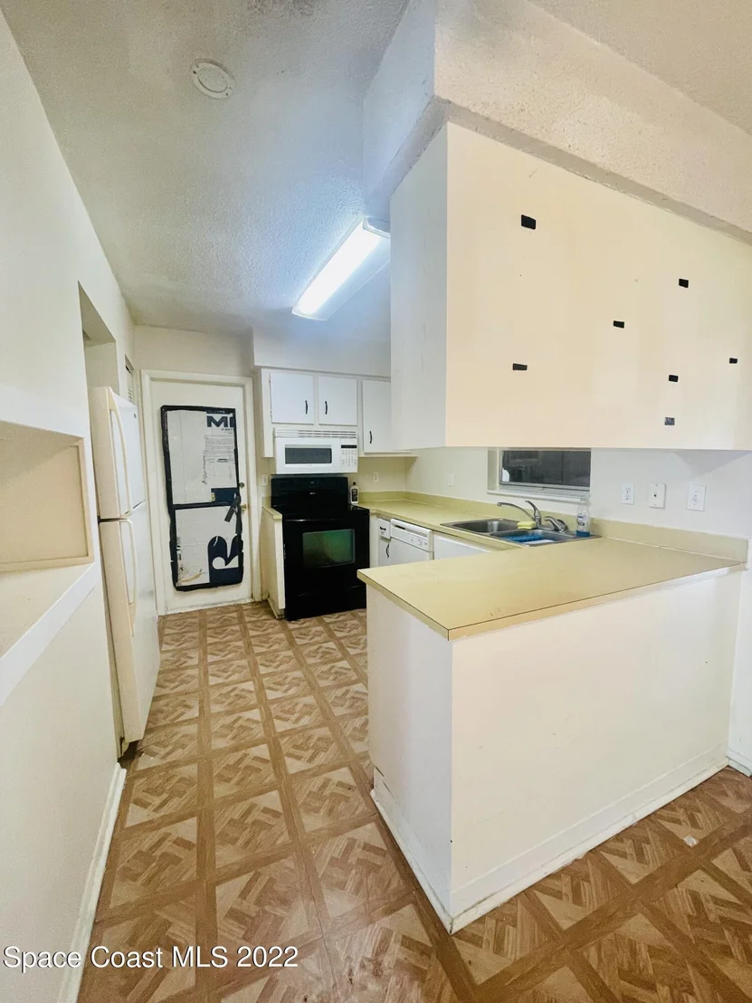 Photo of 810 Edwards Street NE