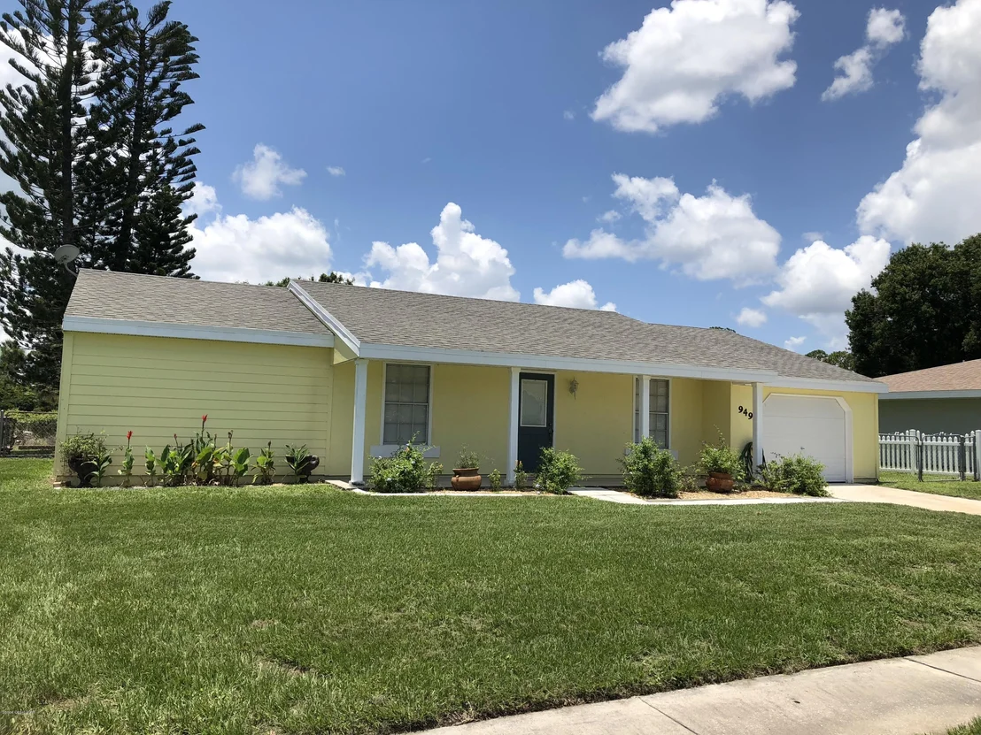 Photo of 949 Beach Lane