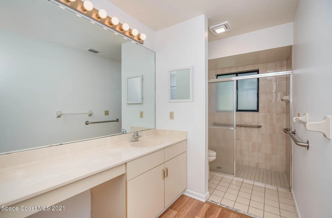 Photo of 1565 Freedom Drive