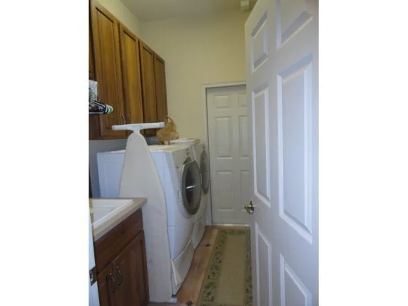 Photo of 911 Glen Abbey Way