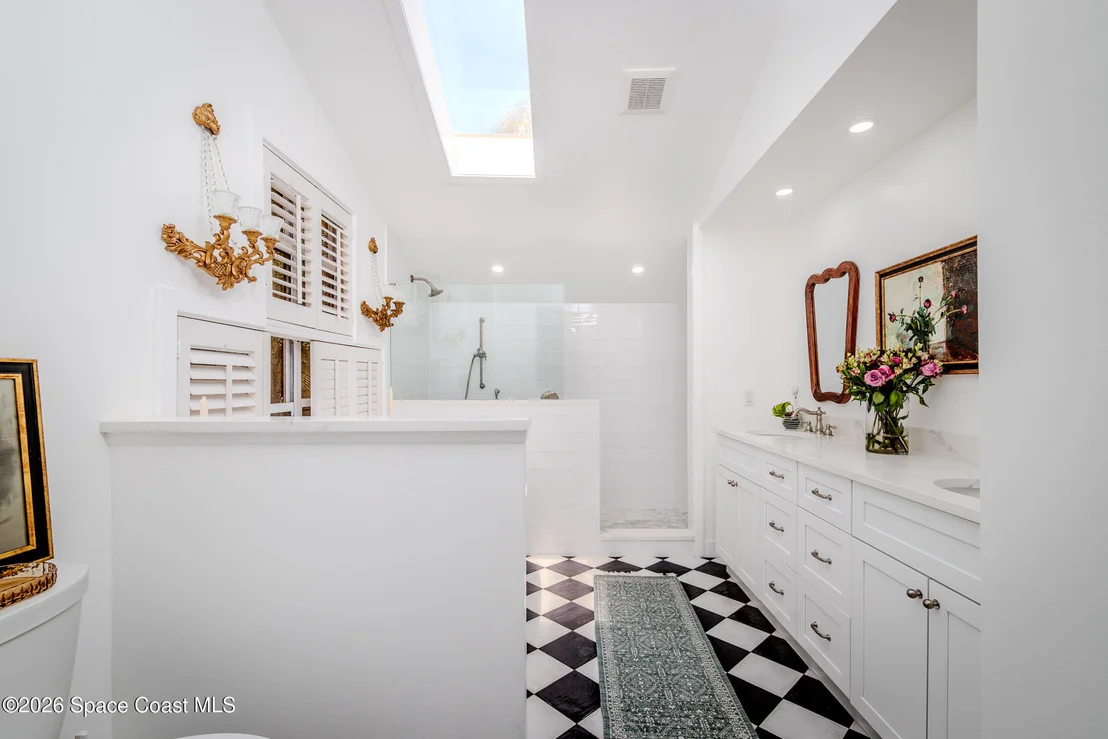 Photo of 5925 Riverside Drive
