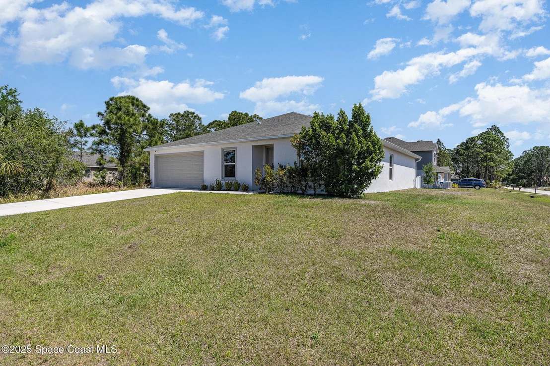 Photo of 2359 Fallkirk Avenue