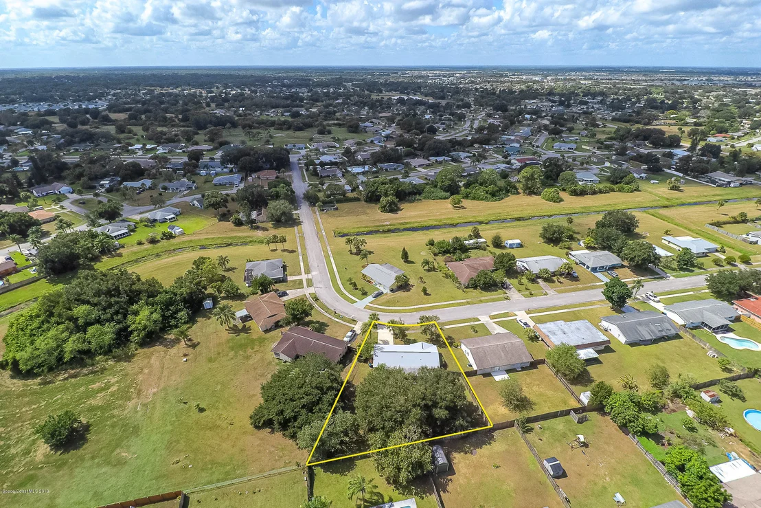 Photo of 1111 Cotton Road NE