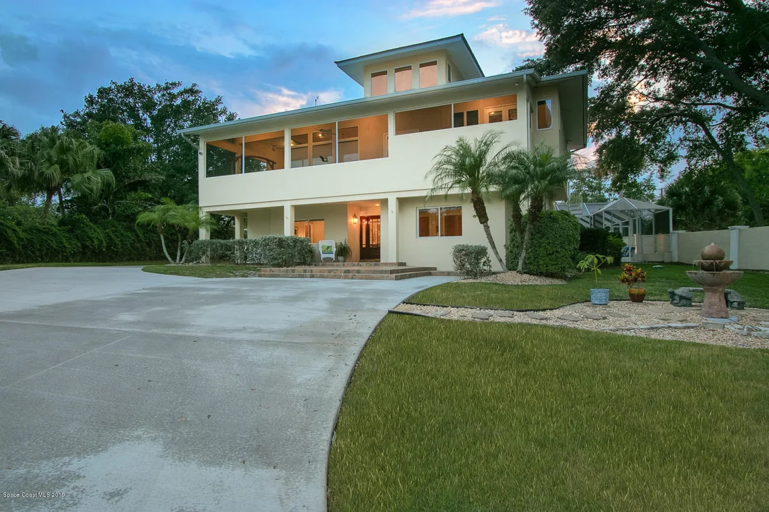 Photo of 865 N Indian River Drive N