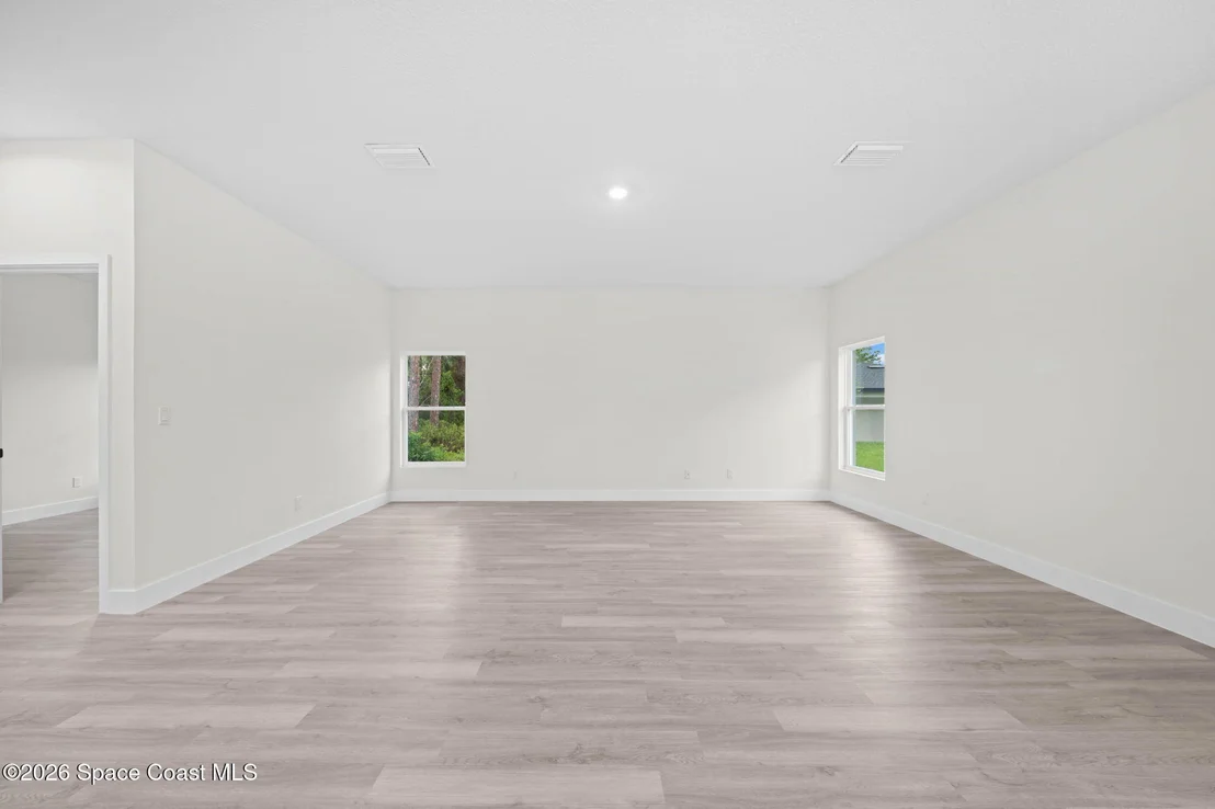 Photo of 1240 Cogan Drive SE