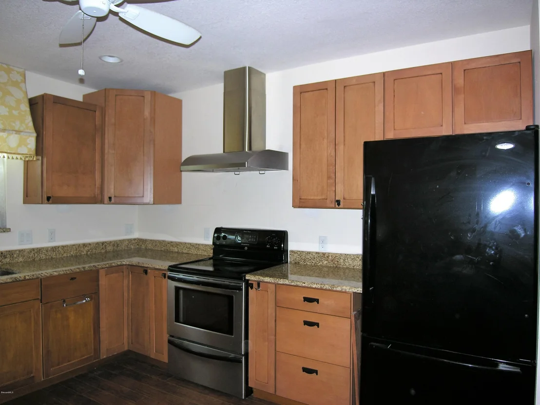 Photo of 736 Aurora Road
