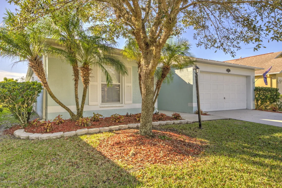 Photo of 1194 White Oak Circle