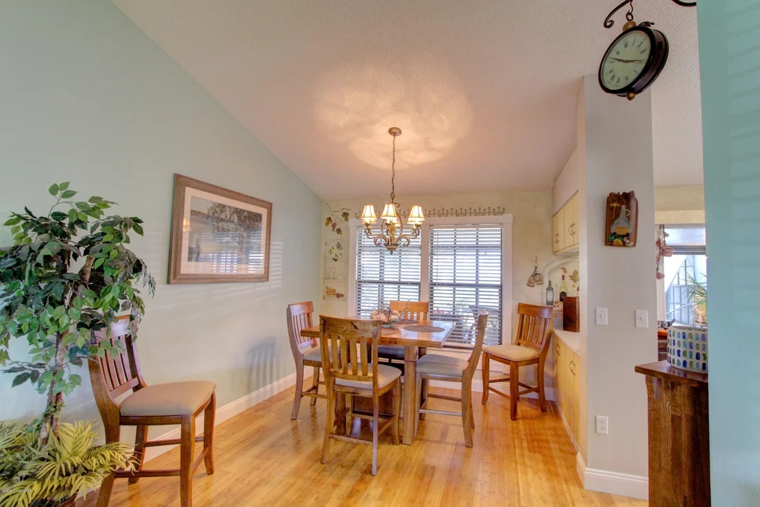 Photo of 1237 Lakeview Drive