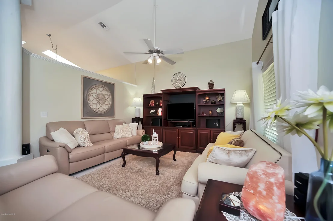 Photo of 2400 Mountain View Avenue