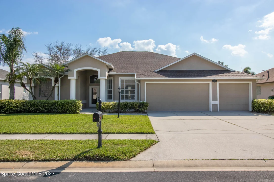 Photo of 2102 Woodfield Circle