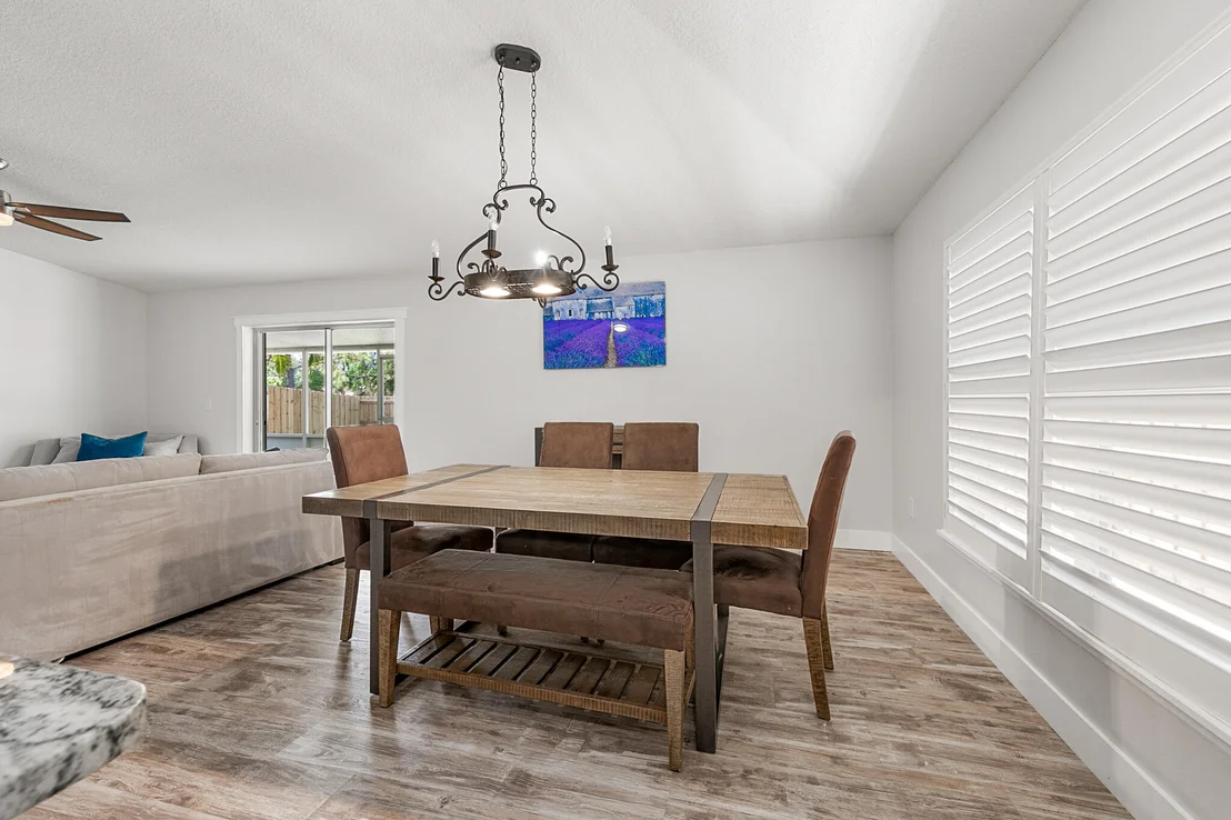 Photo of 1223 White Oak Circle
