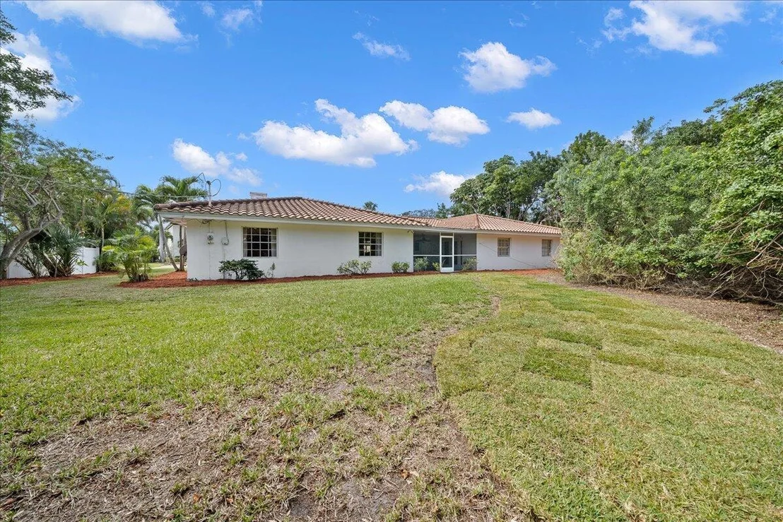 Photo of 716 Malibu Lane