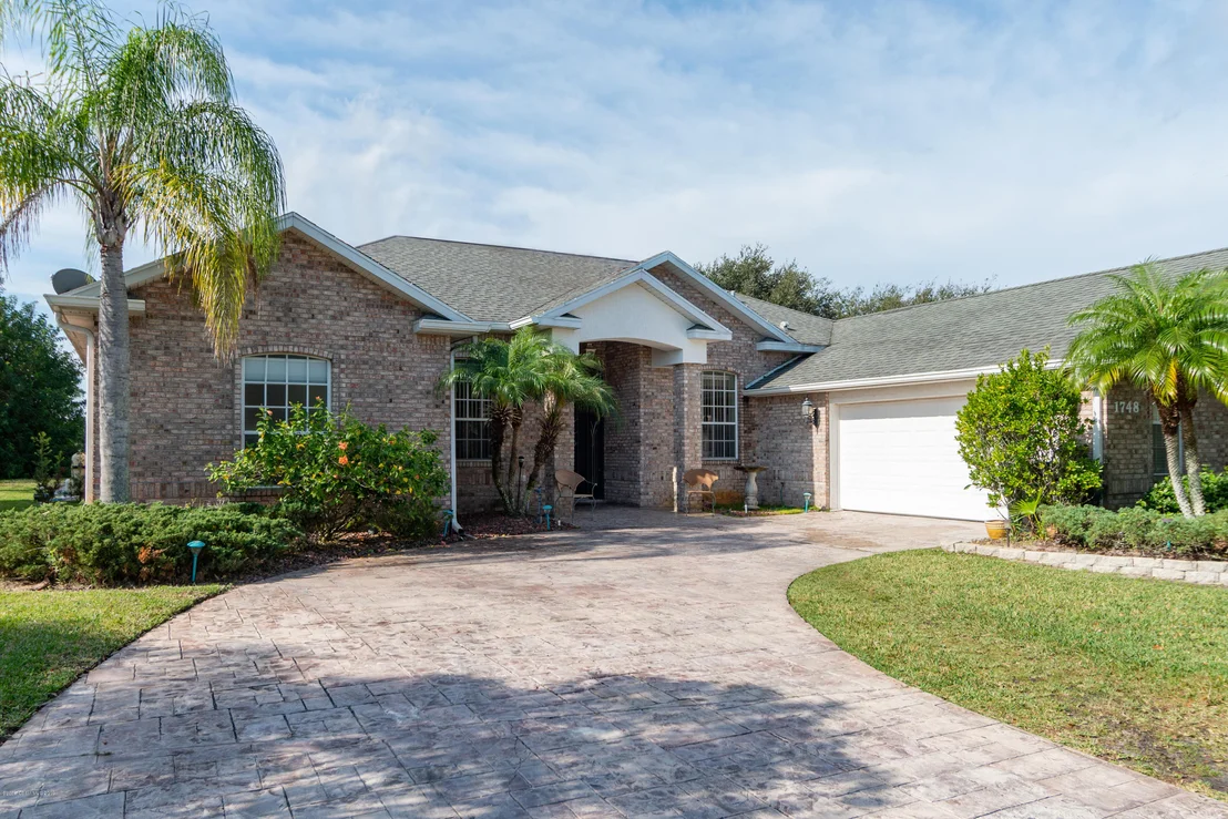 Photo of 1748 Windbrook Drive SE