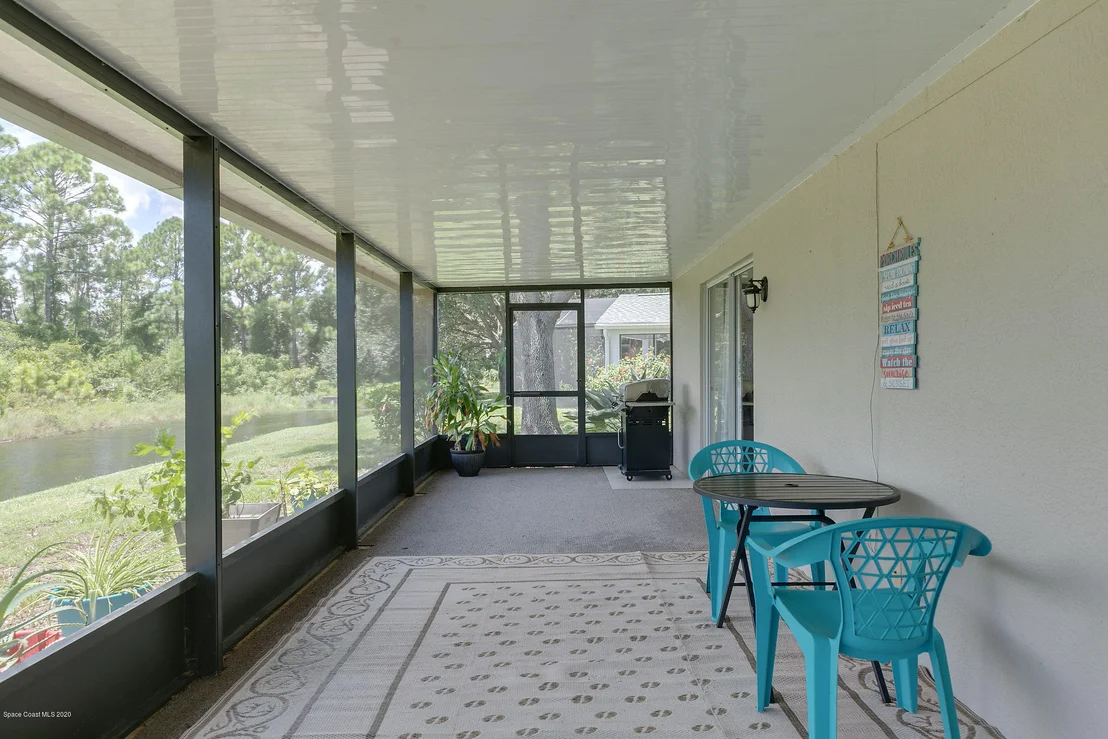 Photo of 877 Villa Drive