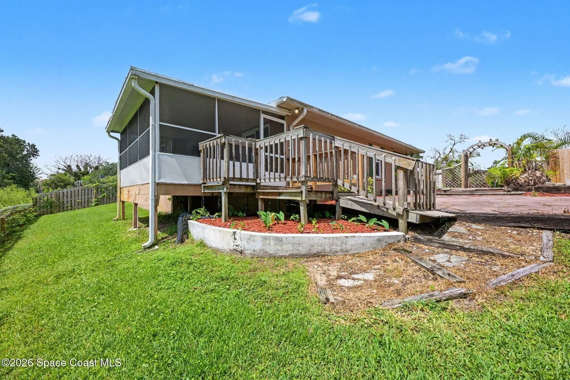Photo of 1019 Mandarin Drive NE