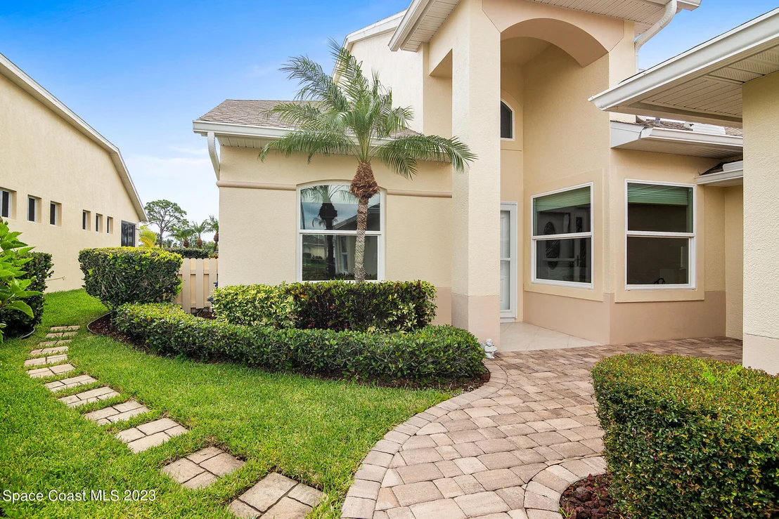 Photo of 1945 Golf Vista Boulevard