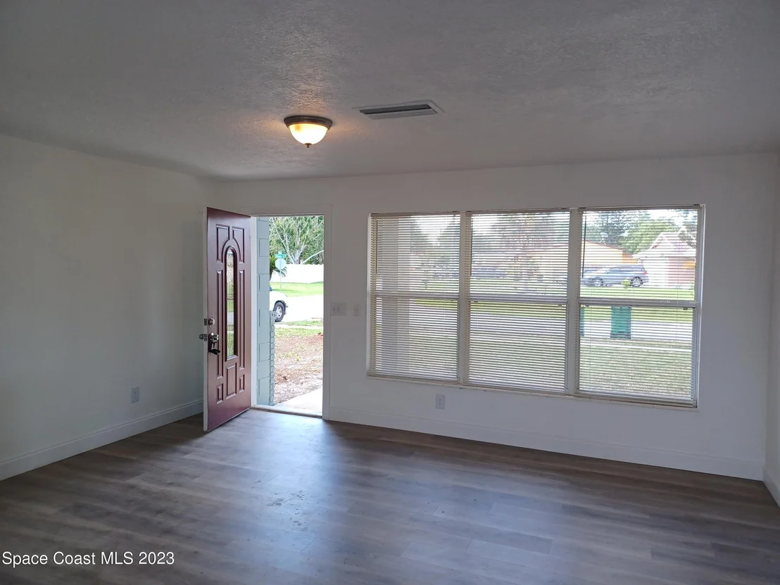 Photo of 982 Hibiscus Street