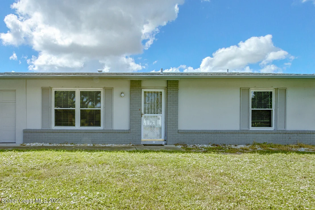 Photo of 3082 Edgewood Drive NE