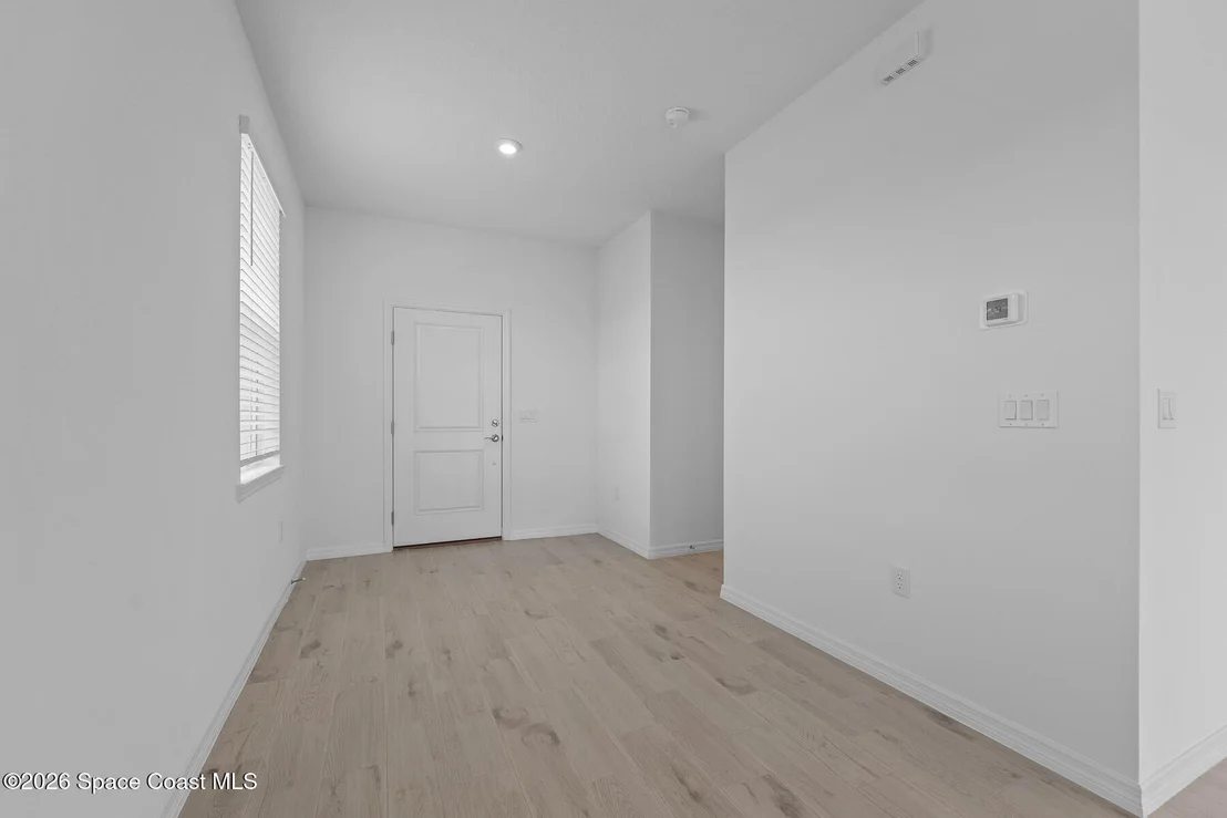 Photo of 926 Castleford Avenue NE