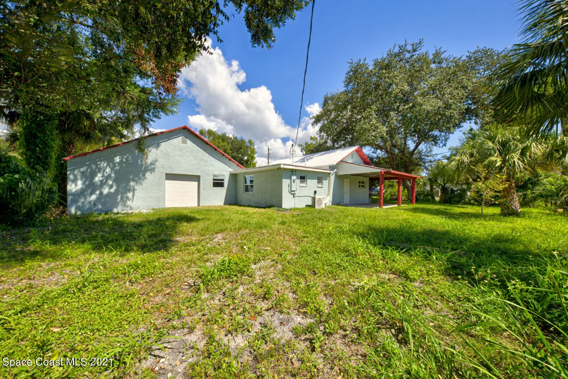 Photo of 651 N Range Road