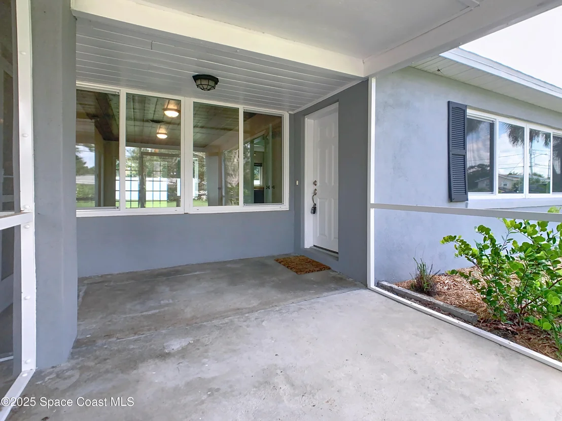 Photo of 819 W Whitmire Drive