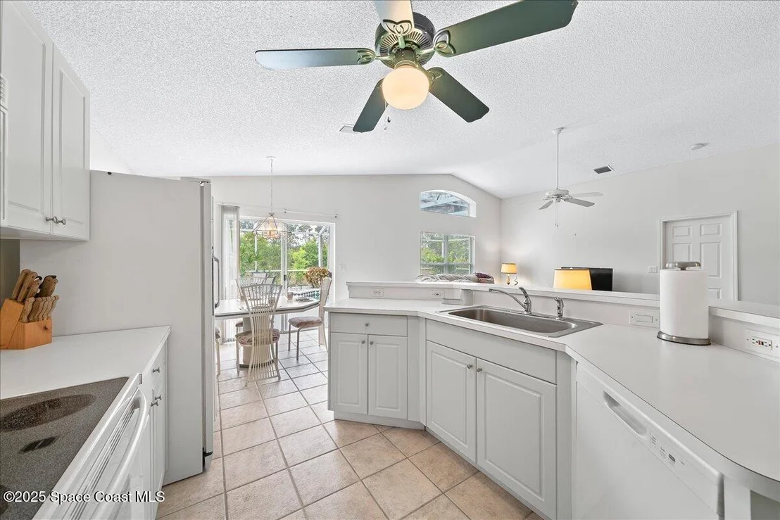 Photo of 883 Villa Drive