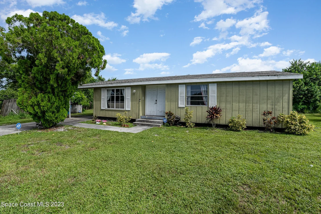 Photo of 705 Angle Street NE