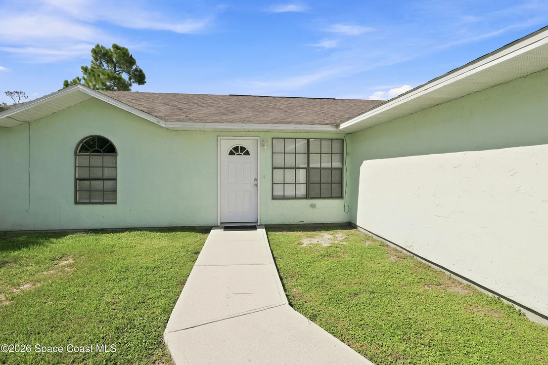 Photo of 2425 Cogan Drive SE
