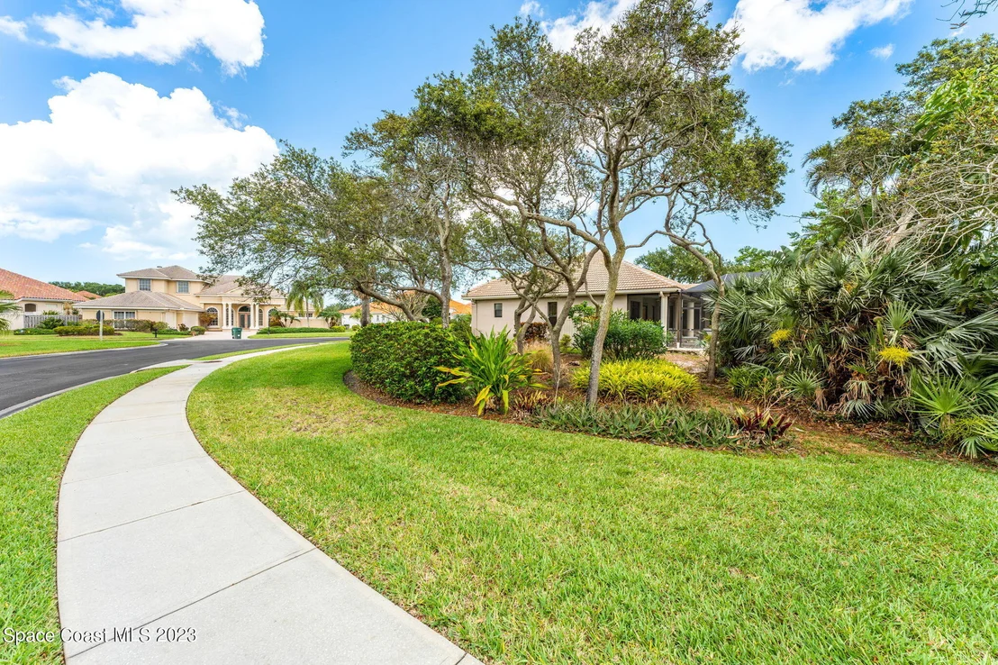 Photo of 423 Flanders Drive