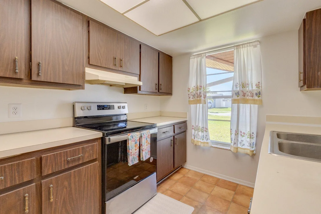 Photo of 2858 Pembroke Road