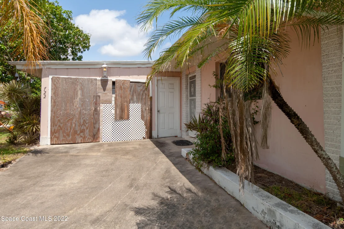 Photo of 722 Bianca Drive NE