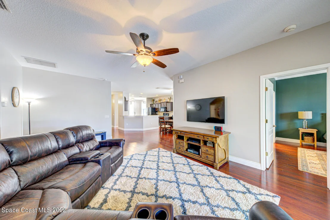 Photo of 1482 Hemingway Boulevard