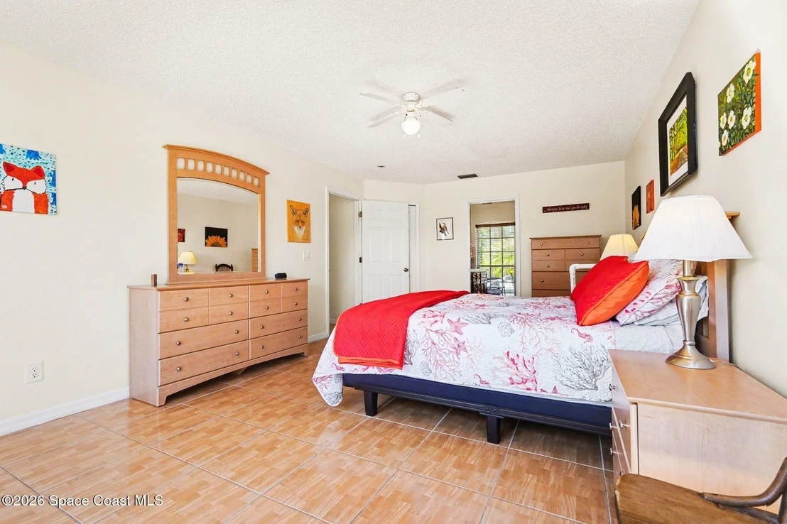 Photo of 938 Commerce Road SE
